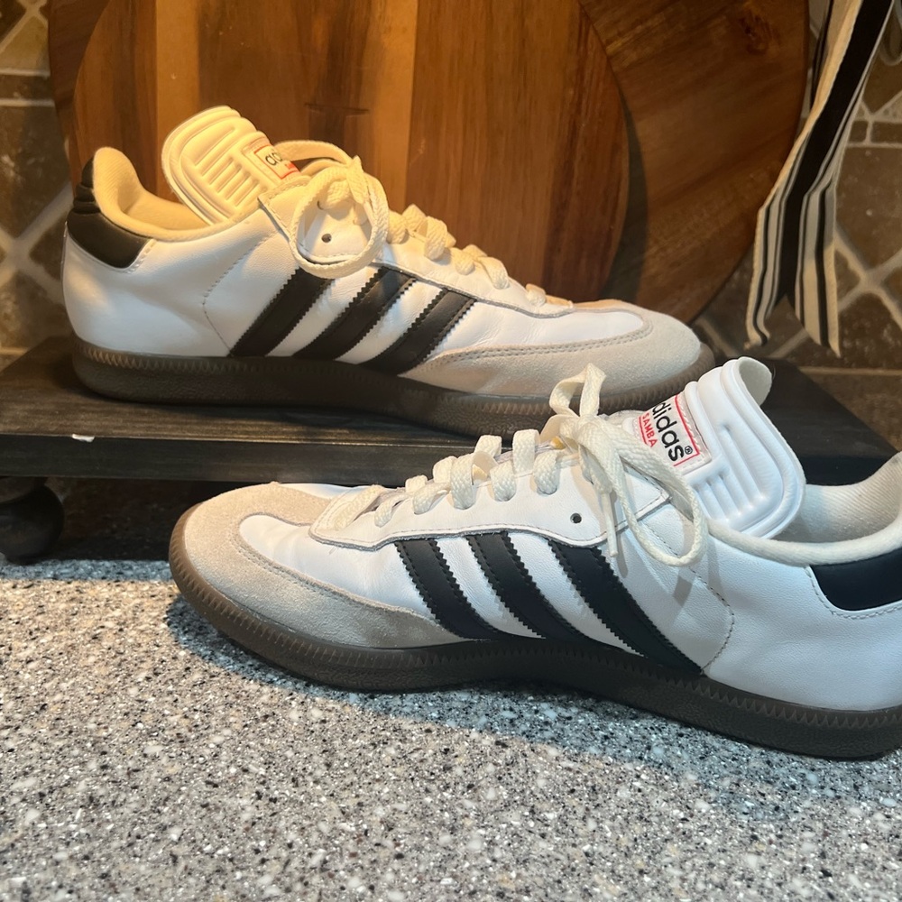 Men Sambas - Size 9.5